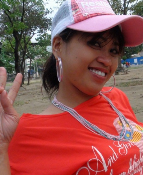 Азиатская любительница получает сперму в открытый рот после того, как отсосала член в бейсболке 1