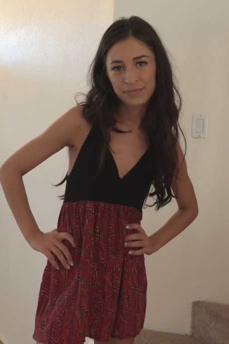 Молоденькая латиноамериканка Кэмерон Канела получает сперму на лицо после траха 1