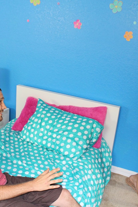 Большая сиськастая пума Сиара Блю отсасывает яйца и член своего зятя